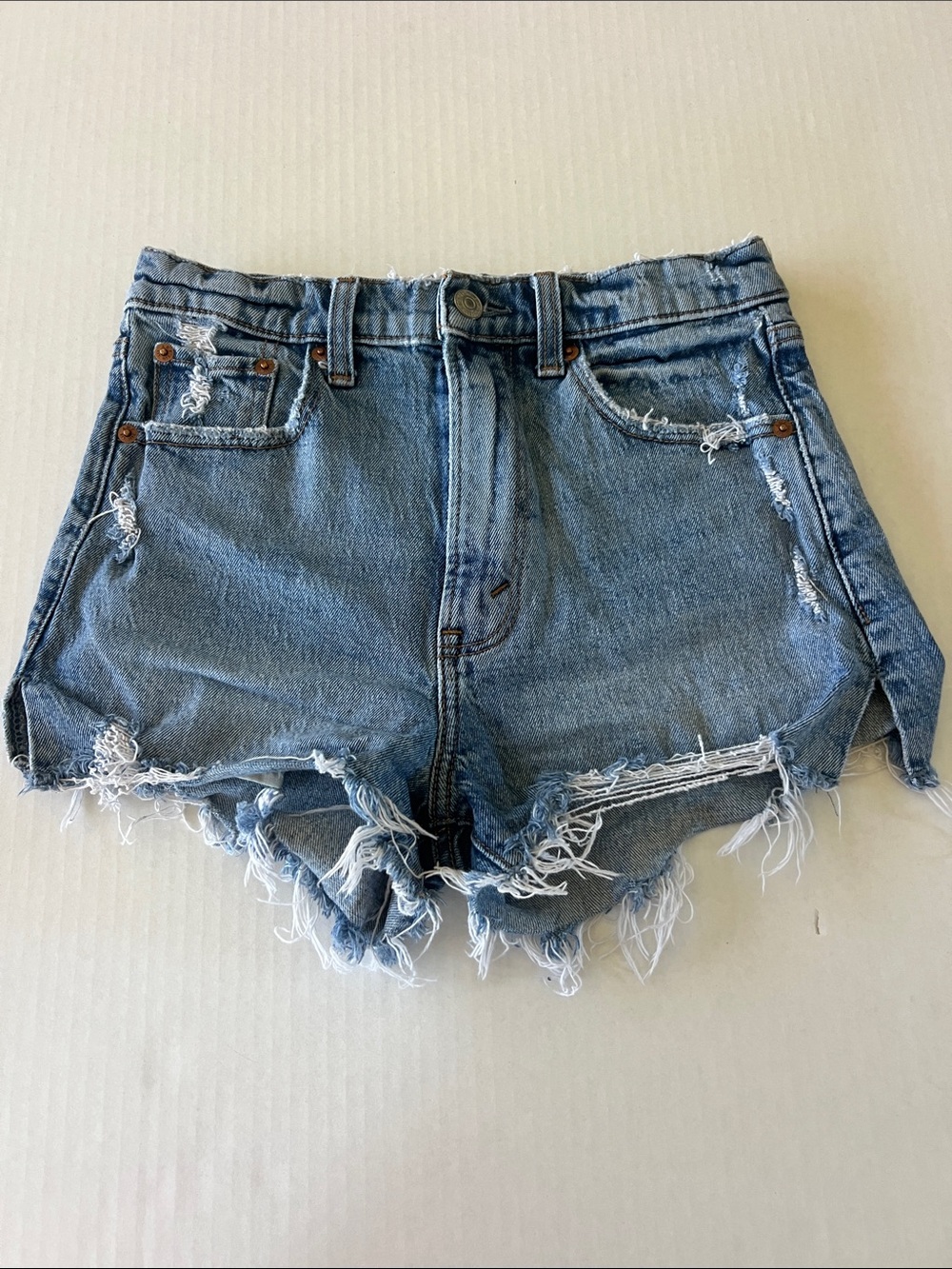 Abercrombie & Fitch Mom Short High Rise Blue Distressed Denim Shorts Size 24/00